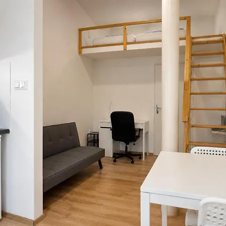Tiny Loft Near Mendel Square *